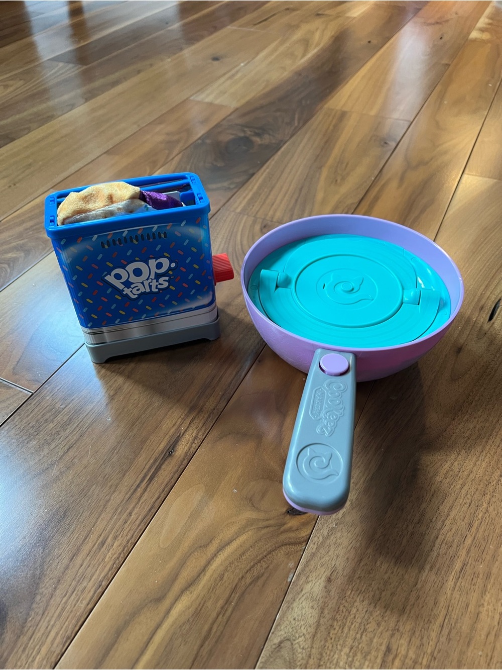 Set of 2 Cookeez.